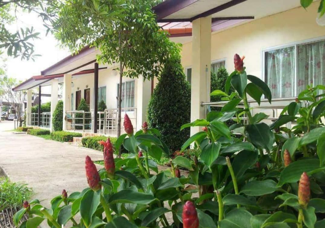 Pennaung Resort Bueng Kan Bagian luar foto